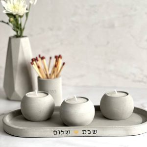 סט 3 פמוטים עגולים + מגש אובלי גדול – בטון אפור / לבן