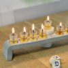 ⁦חנוכיה מעוצבת מבטון בעבודת יד⁩ – תמונה ⁦2⁩